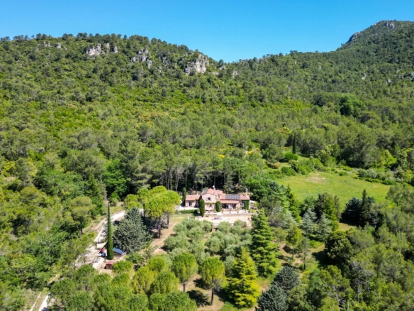 4 Bedroom Villa/House in La Roquebrussanne 10