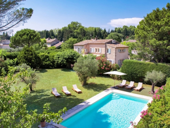 4 Bedroom Villa/House in Paradou 6