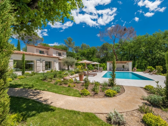 5 Bedroom Villa/House in Roquefort Les Pins 14