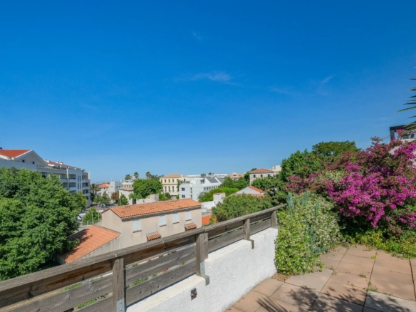 4 Bedroom Apartment in Marseille 20