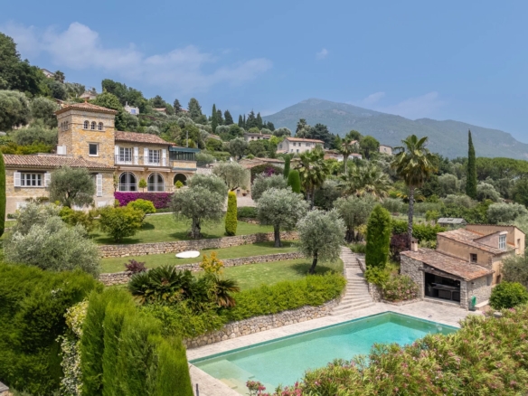 6 Bedroom Villa/House in Le Bar Sur Loup 26