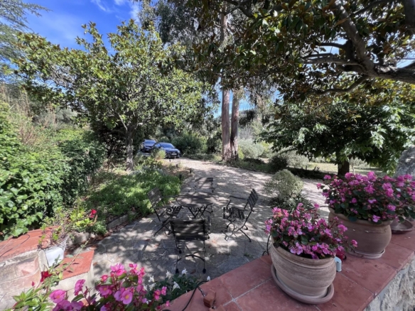 4 Bedroom Villa/House in Le Castellet 26