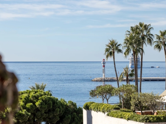 2 Bedroom Apartment in Cannes 26