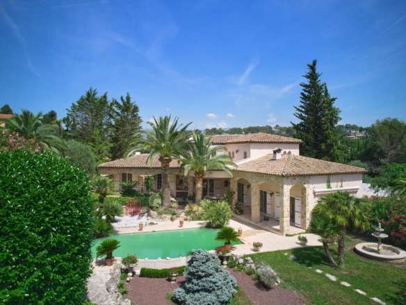 3 Bedroom Villa/House in Mougins 2