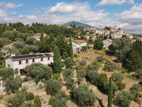 5 Bedroom Villa/House in Chateauneuf Grasse 14