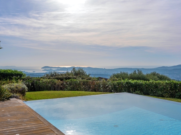 4 Bedroom Villa/House in Ollioules 10