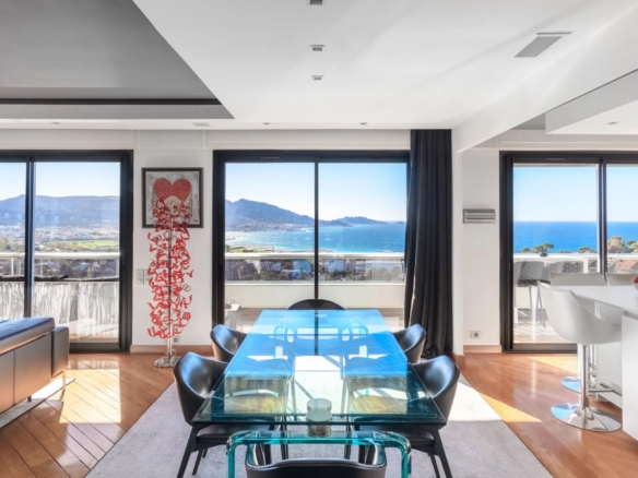 4 Bedroom Apartment in Marseille 16