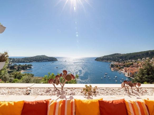 2 Bedroom Apartment in Villefranche Sur Mer 26