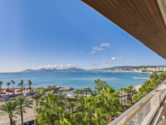 2 Bedroom Apartment in Cannes 24