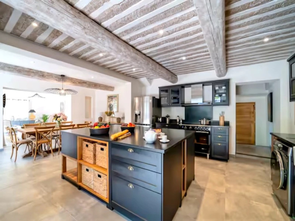 4 Bedroom Villa/House in Eygalieres 16