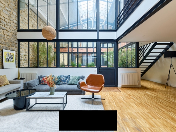 5 Bedroom Apartment in Paris 18th (Montmartre - Abbesses) 2