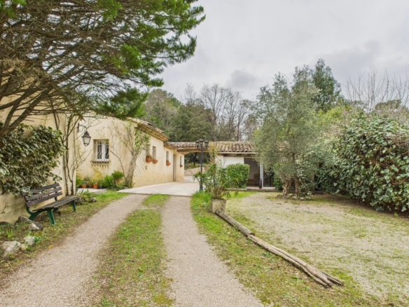 3 Bedroom Villa/House in Roquefort Les Pins 18