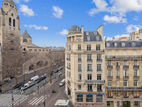 3 Bedroom Apartment in Paris 8th (Golden Triangle - Parc Monceau) 26