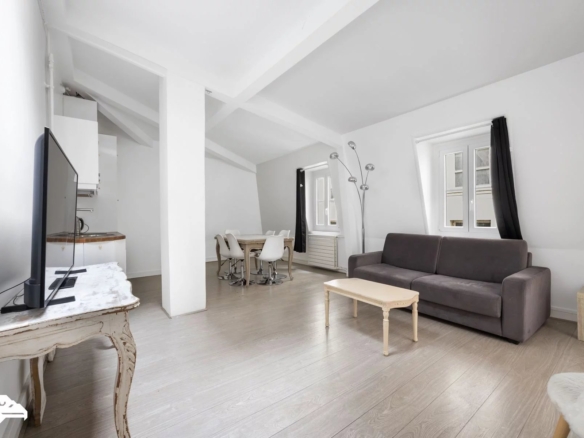1 Bedroom Apartment in Paris 8th (Golden Triangle - Parc Monceau) 24