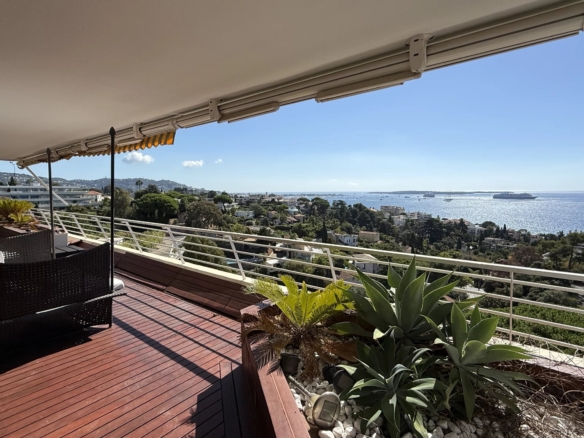 2 Bedroom Apartment in Cannes 36