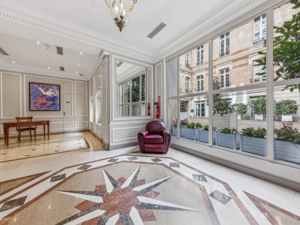 1 Bedroom Apartment in Paris 8th (Golden Triangle - Parc Monceau) 2