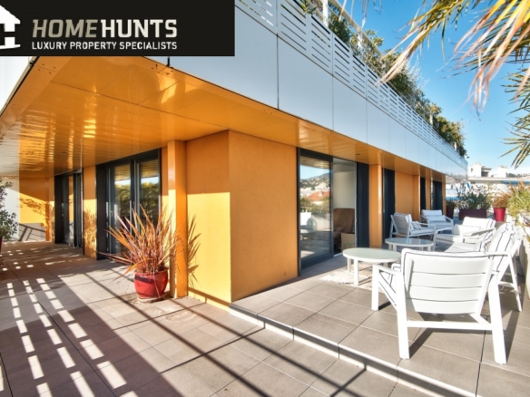 2 Bedroom Apartment in Nice - City 4