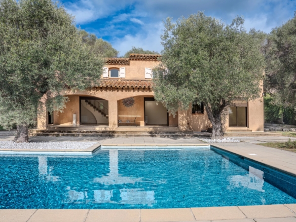 4 Bedroom Villa/House in Mougins 14