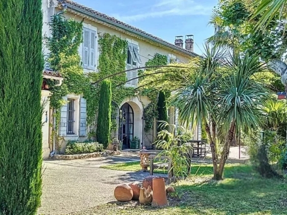4 Bedroom Villa/House in St Remy De Provence 6