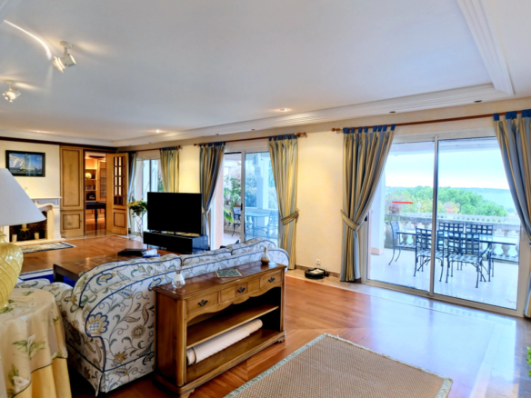 5 Bedroom Villa/House in Cannes 24