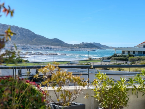 4 Bedroom Apartment in Marseille 32