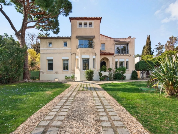 4 Bedroom Villa/House in Marseille 6