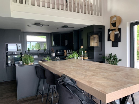 5 Bedroom Villa/House in Lugrin 14