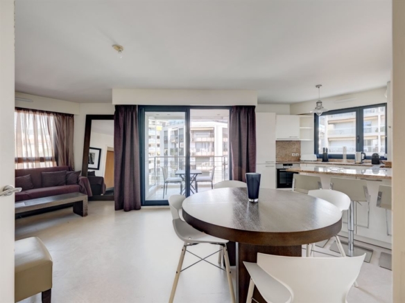 2 Bedroom Apartment in Cannes 22