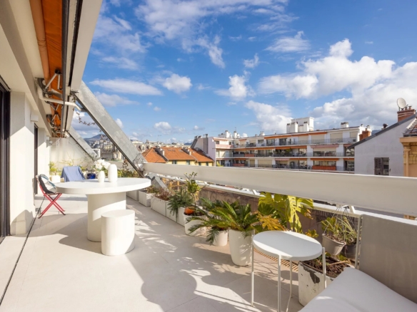 2 Bedroom Apartment in Nice 30