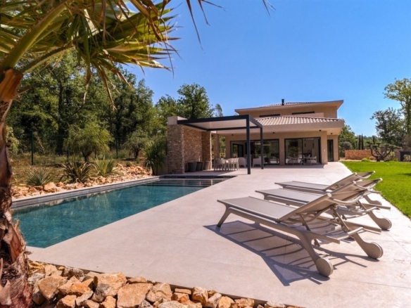 4 Bedroom Villa/House in Tourrettes 32