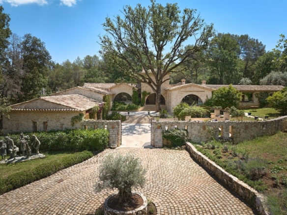5 Bedroom Castle/Estates in Roquefort Les Pins 10