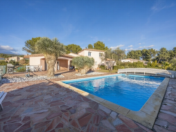 4 Bedroom Villa/House in La Cadiere D Azur 2