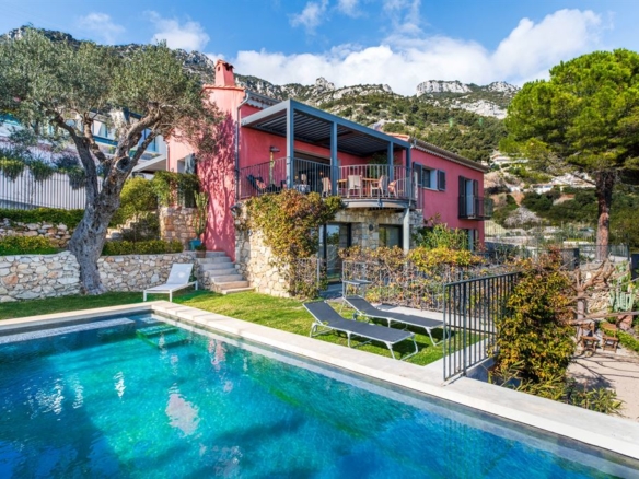 4 Bedroom Villa/House in Beausoleil 10