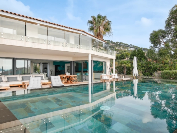 4 Bedroom Villa/House in Carqueiranne 4