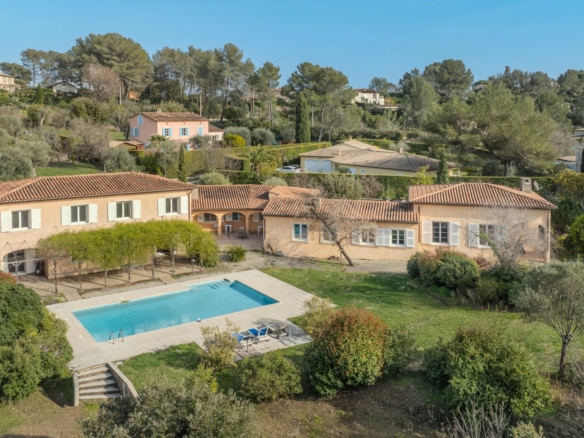 9 Bedroom Villa/House in Roquefort Les Pins 12