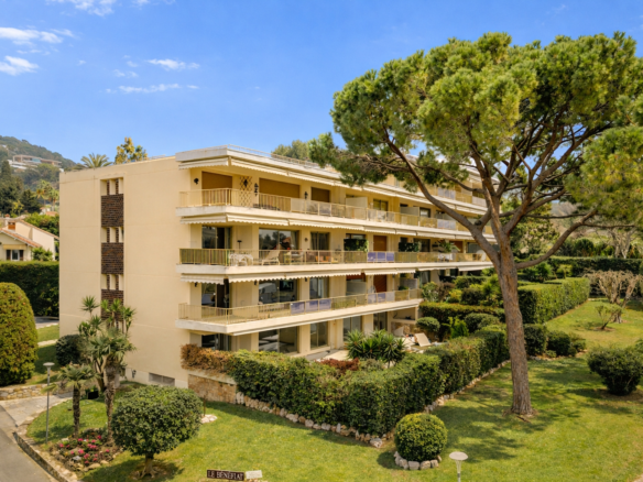 3 Bedroom Apartment in Cannes 36