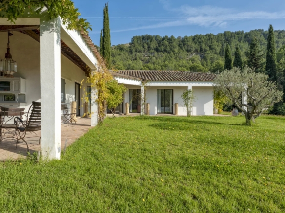 3 Bedroom Villa/House in Cassis 32