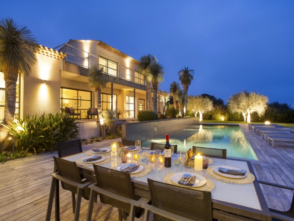6 Bedroom Villa/House in Valbonne 18
