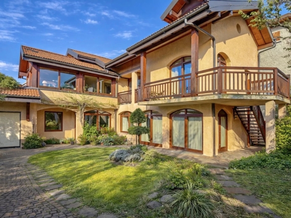 7 Bedroom Villa/House in Annecy 6