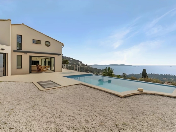 6 Bedroom Villa/House in Carqueiranne 32