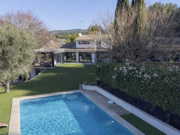 6 Bedroom Villa/House in Sanary Sur Mer 8