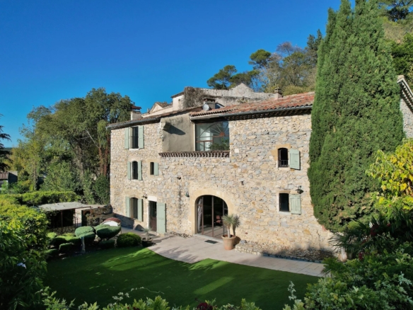 6 Bedroom Villa/House in Uzes 2
