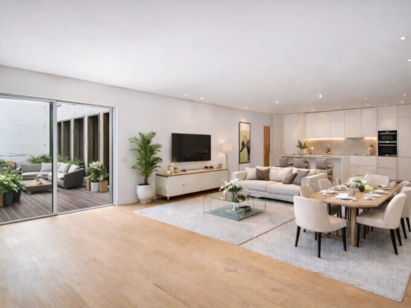 3 Bedroom Apartment in Paris 8th (Golden Triangle - Parc Monceau) 14