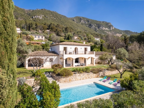 4 Bedroom Villa/House in Tourrettes Sur Loup 8