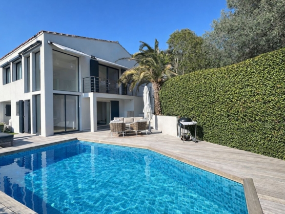 5 Bedroom Villa/House in La Turbie 34