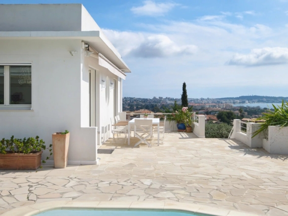 4 Bedroom Villa/House in Le Golfe Juan 26
