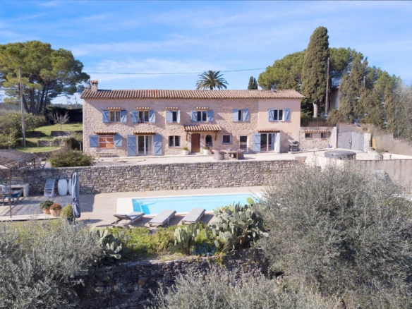 4 Bedroom Villa/House in Grasse 28