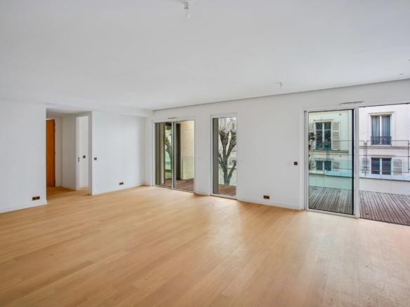 2 Bedroom Apartment in Paris 8th (Golden Triangle - Parc Monceau) 10