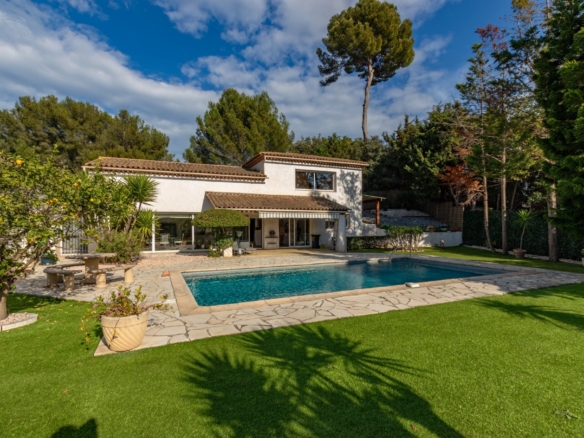 3 Bedroom Villa/House in Antibes 36