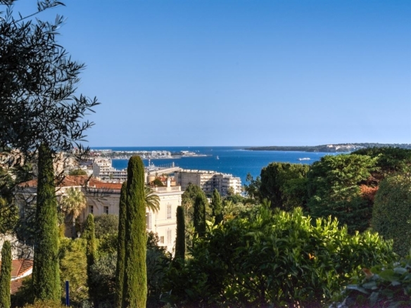 5 Bedroom Apartment in Cannes 22